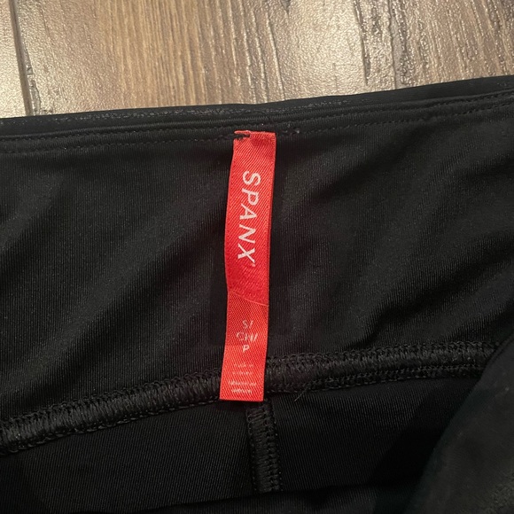 SPANX Faux Leather Leggings - Picture 4 of 4